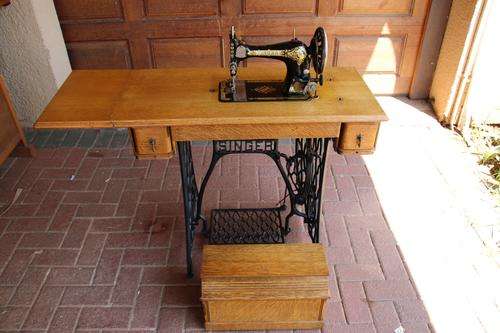 Amazing! Antique Singer Treadle Sewing Machine From 1911 in Exceptional Condition