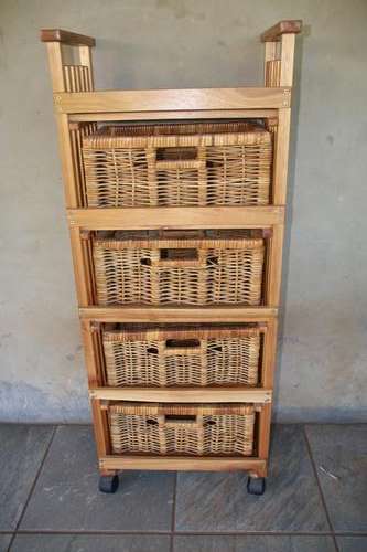 Beautiful Oak and Basket 5 Compartment Chest of Drawers on Castor Wheels