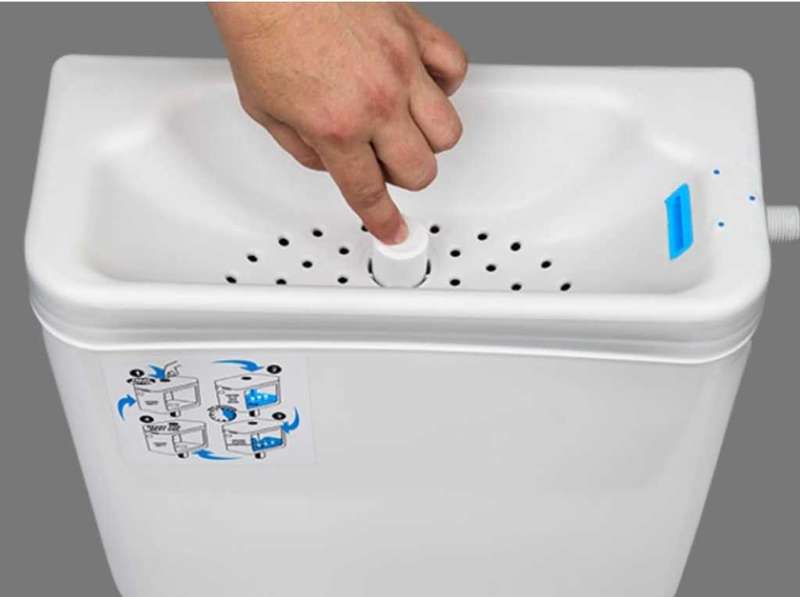 Toilet cistern and handbasin combination