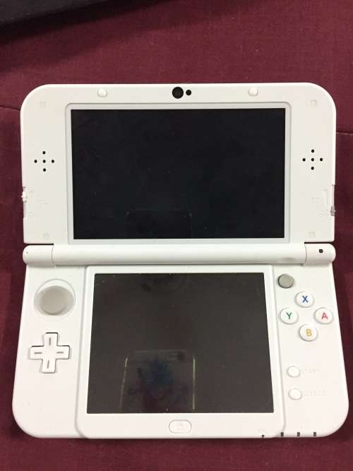 White Nintendo 3DS XL Console Bundle (2x Games, 6x Stylis, Charger, Action Replay, Pokemon Box)