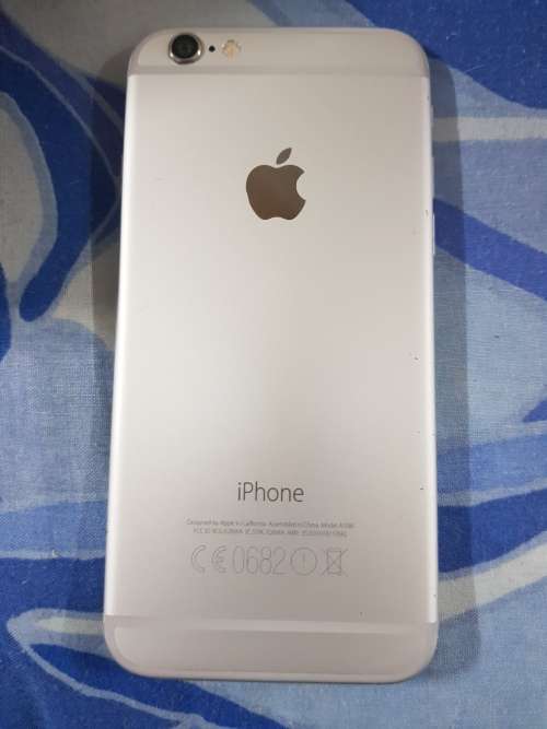 Iphone 6 Silver 64GB [Crack on side of screen]