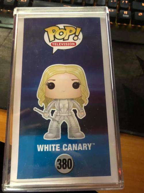 Funko Pop! - DC Legends of Tomorrow - SIGNED Caity Lotz - White Canary