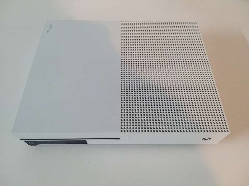 Xbox One S 1TB Console + 1 Game (FIFA 17)