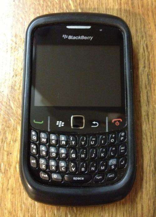 Blackberry Curve 8520 + 2 Protective Covers