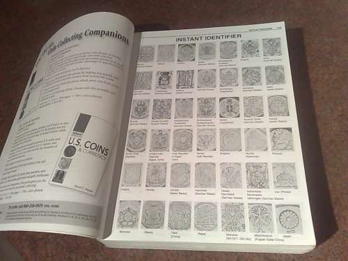 WORLD COIN CATALOGUE-11TH EDITION-900 PAGES OF INFO AND VALUATIONS-EXCELLENT CONDITION
