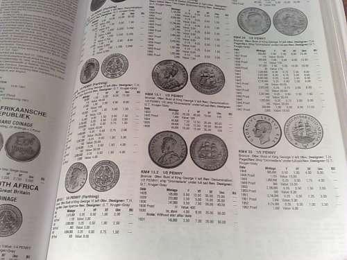WORLD COIN CATALOGUE-11TH EDITION-900 PAGES OF INFO AND VALUATIONS-EXCELLENT CONDITION