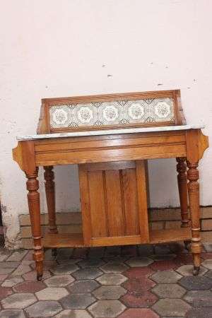 WASH TABLE