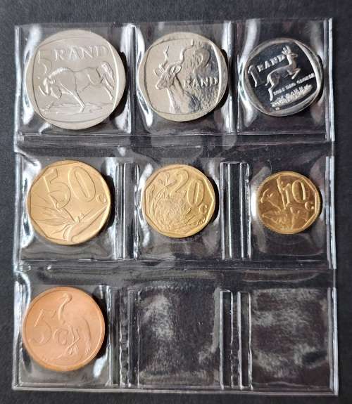 South Africa -2002 - Uncirculated YEAR PACK in excellent condition -MUST SEE , bargain buy!!