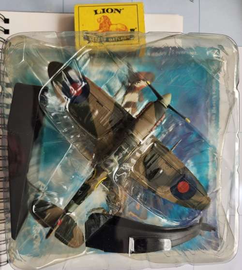 SPITFIRE 1941 Supermarine MK VB no. 616 Squadron 1941  1:72 MODEL with stand- SUPERB condition