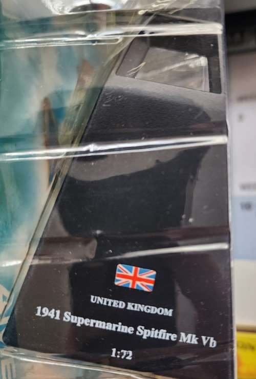 SPITFIRE 1941 Supermarine MK VB no. 616 Squadron 1941  1:72 MODEL with stand- SUPERB condition