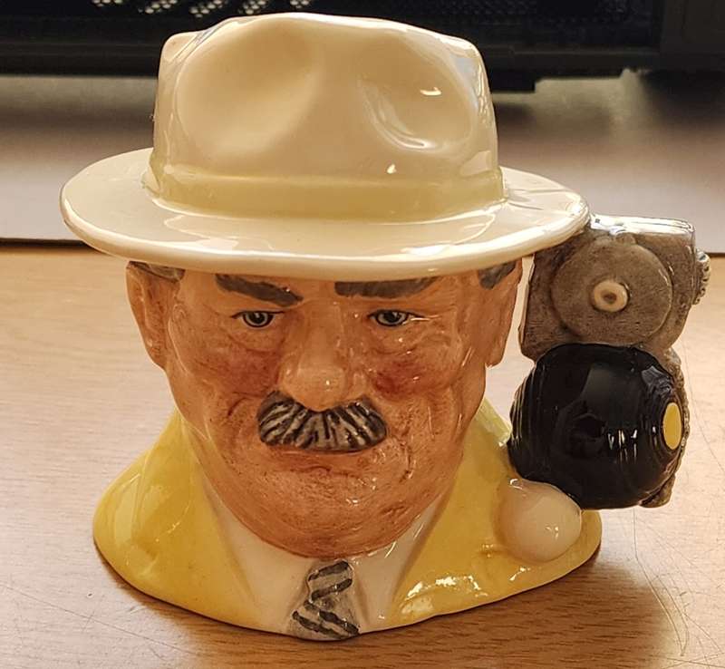 Royal Doulton Toby Character Jug `BOWLS PLAYER D6896 - SMALL - ROYAL DOULTON CHARACTER`  amazing!!