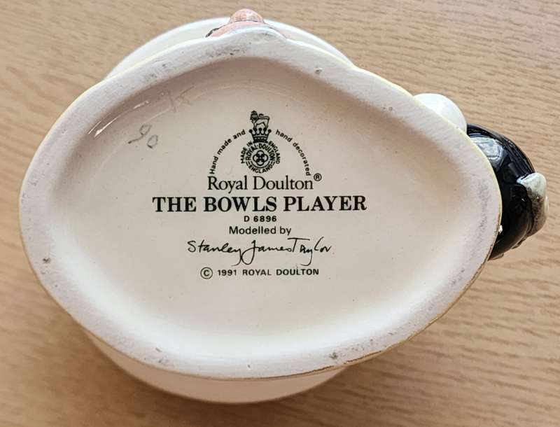 Royal Doulton Toby Character Jug `BOWLS PLAYER D6896 - SMALL - ROYAL DOULTON CHARACTER`  amazing!!