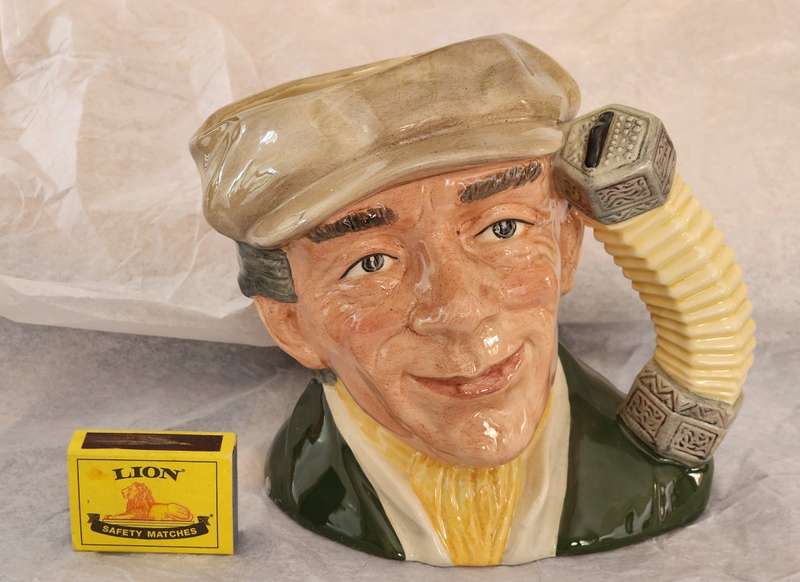 ROYAL DOULTON TOBY CHARACTER JUG -Vintage `The BUSKER` LARGE, superb condition -D-6775