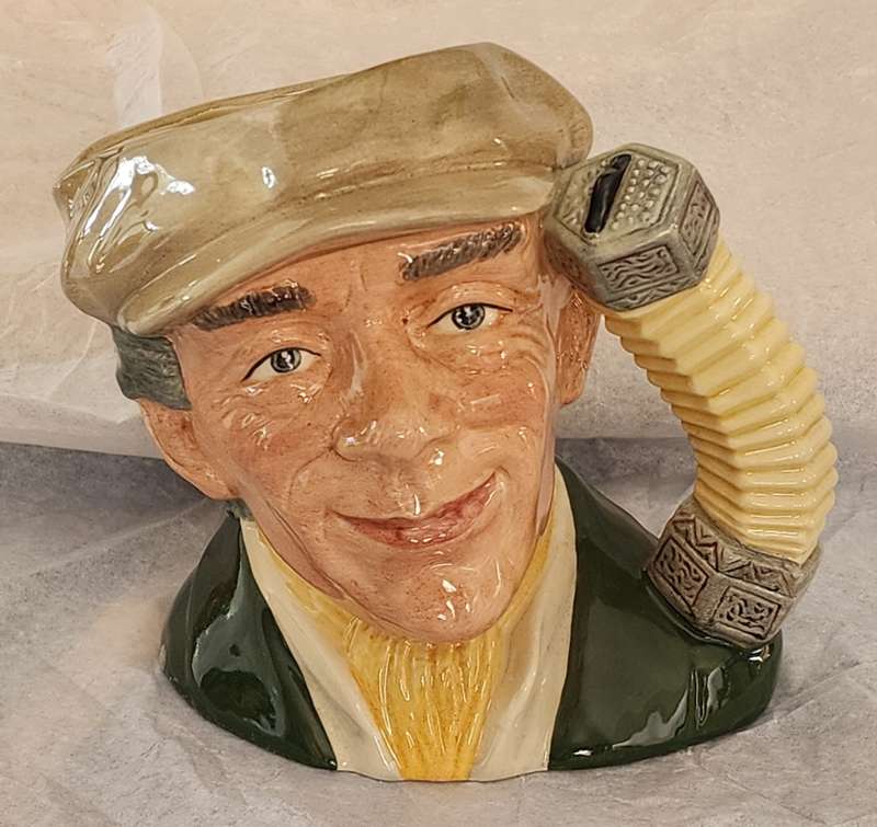 ROYAL DOULTON TOBY CHARACTER JUG -Vintage `The BUSKER` LARGE, superb condition -D-6775