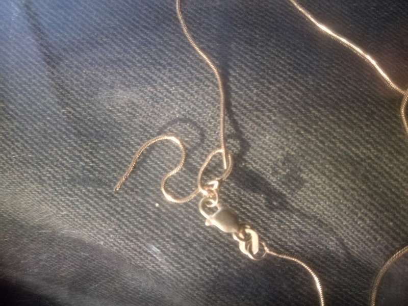 9ct véry fine gold necklace 45cm