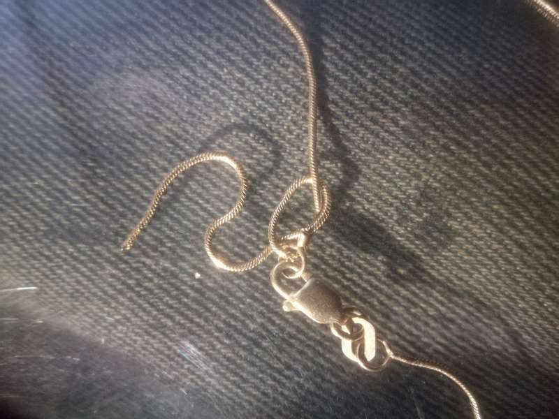 9ct véry fine gold necklace 45cm