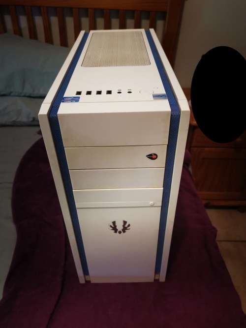 BitFenix Shinobi Window White Steel / Plastic ATX Mid Tower Computer Case