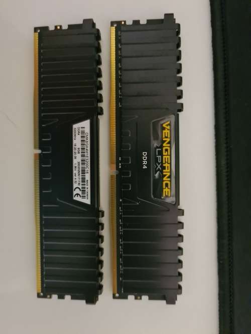 CORSAIR VENGEANCE LPX DDR4 8GB GAMING RAM 3200MHZ XMP DESKTOP (2 Available)