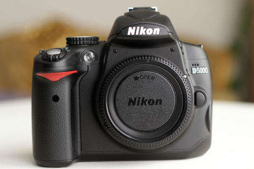 Nikon D5000 (body)