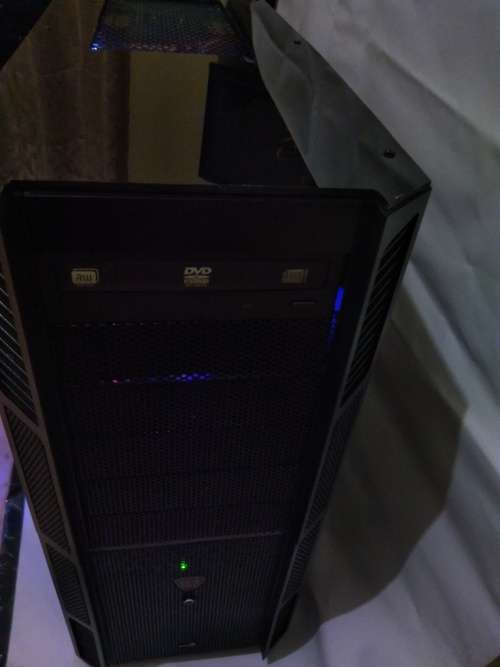 !! INTEL V8 TWIN-XEON CPU's GAMING RIG.8 CORES.16GB RAM