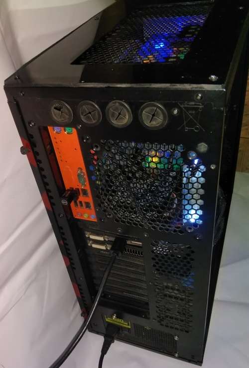 !! INTEL V8 TWIN-XEON CPU's GAMING RIG.8 CORES.16GB RAM