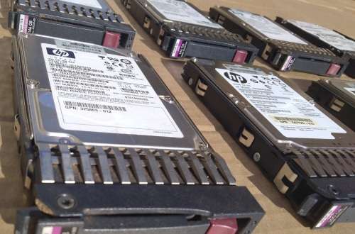 !! SERVER DRIVES - 2.5" SAS 15'000 RPM - LOT!!