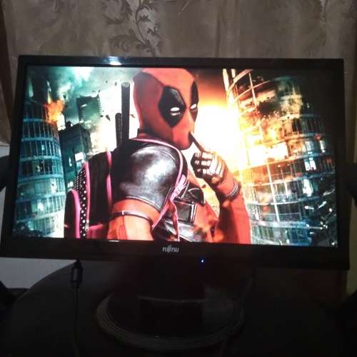 !! FUJITSU 20-inch MONITOR !!