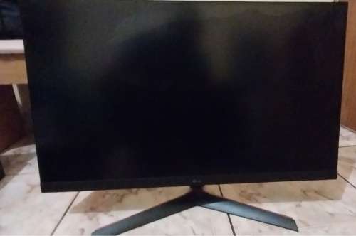 !! 32 INCH  LG ULTRAGEAR CRACKED SCREEN - FOR PARTS/REPAIR !!