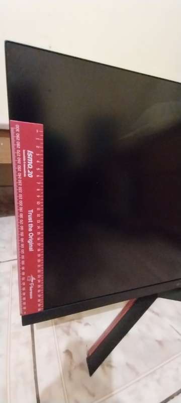 !! 32 INCH  LG ULTRAGEAR CRACKED SCREEN - FOR PARTS/REPAIR !!