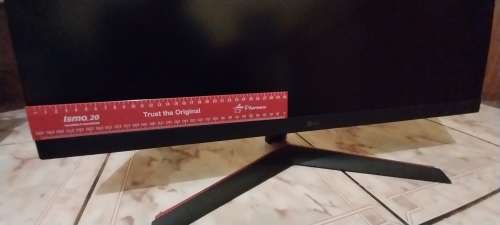 !! 32 INCH  LG ULTRAGEAR CRACKED SCREEN - FOR PARTS/REPAIR !!