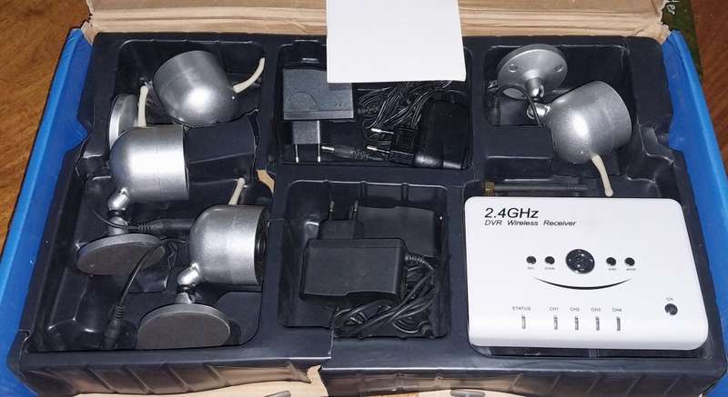 !! SURVEILLANCE WIRELESS MOTION CAMERA SET !!