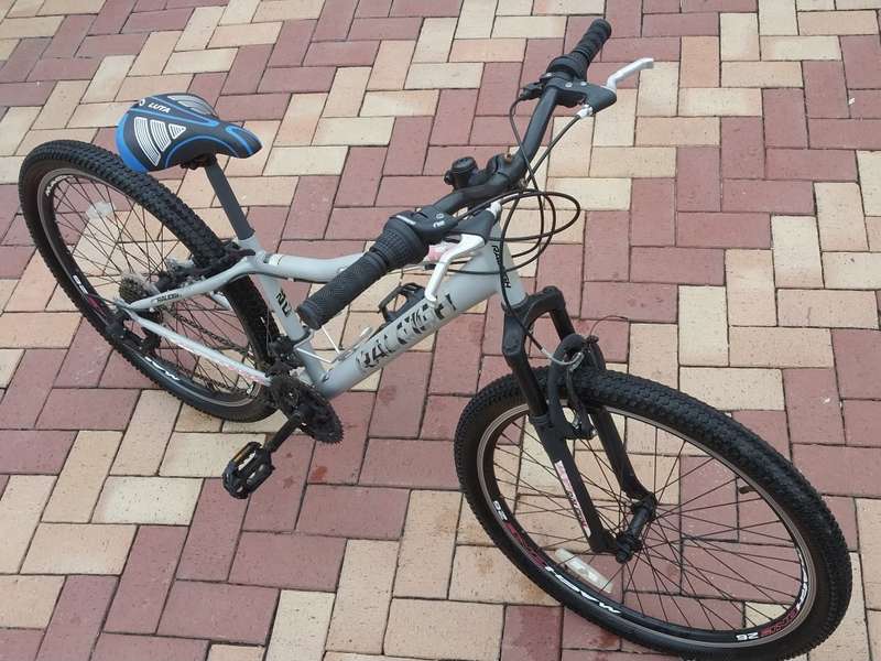 RALEIGH 26-inch 21-Speed Mountain Bicycle
