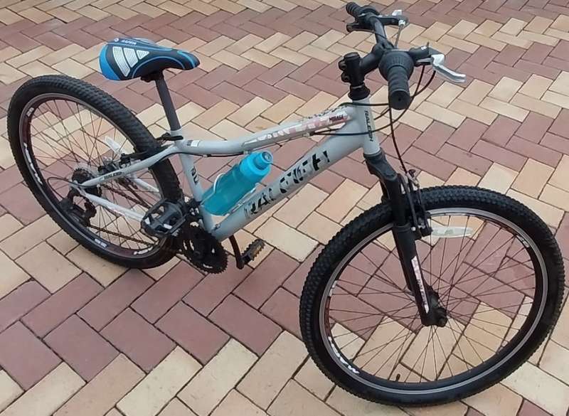 RALEIGH 26-inch 21-Speed Mountain Bicycle