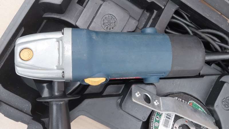 900W RYOBI 115mm Angle Grinder