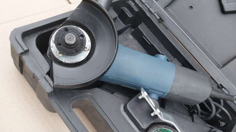 900W RYOBI 115mm Angle Grinder