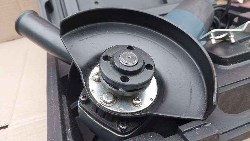 900W RYOBI 115mm Angle Grinder