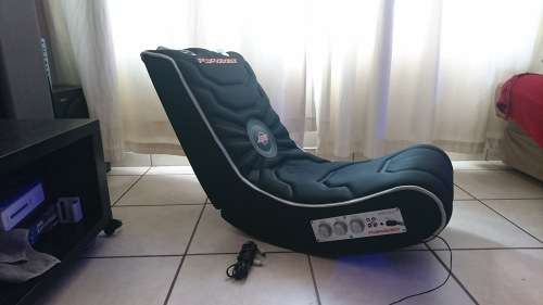 Gaming chair with 2.1 sound.