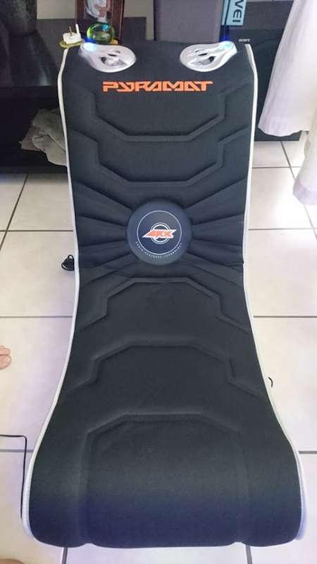 Gaming chair with 2.1 sound.