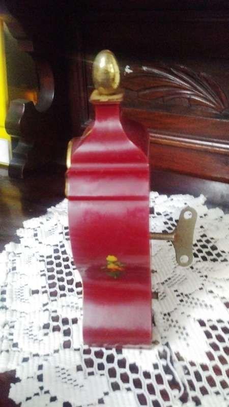 Small mantle clock