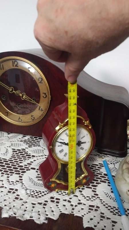 Small mantle clock