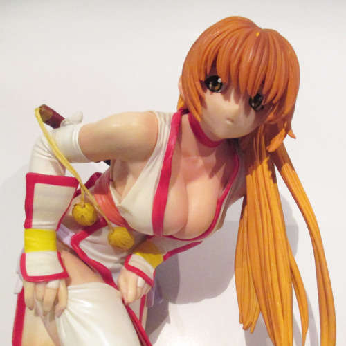Buy2-Get1Free-Dead Or Alive - Kasumi White Version. Anime statue. Rare 2005 retired figure