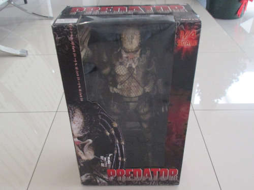 Predator by NECA - large 1/4 scale 18" Figure - Closed Mouth Version