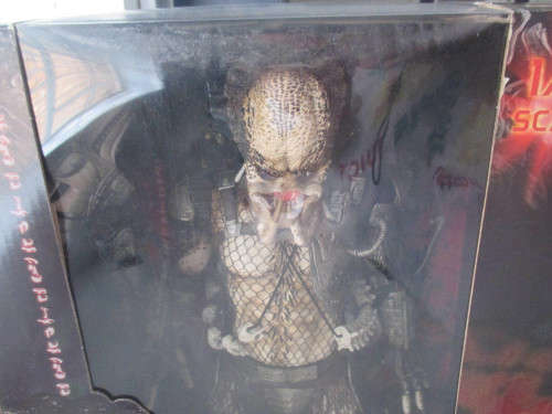 Predator by NECA - large 1/4 scale 18" Figure - Closed Mouth Version