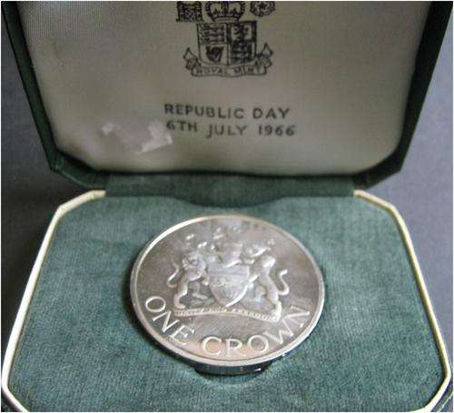 ***1966 - REPUBLIC DAY MALAWI COIN IN BOX***
