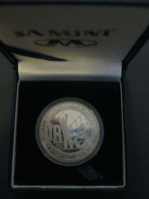 *** 1986 - SILVER PROOF R1 - YEAR OF DISABLED - IN SA MINT BOX ***