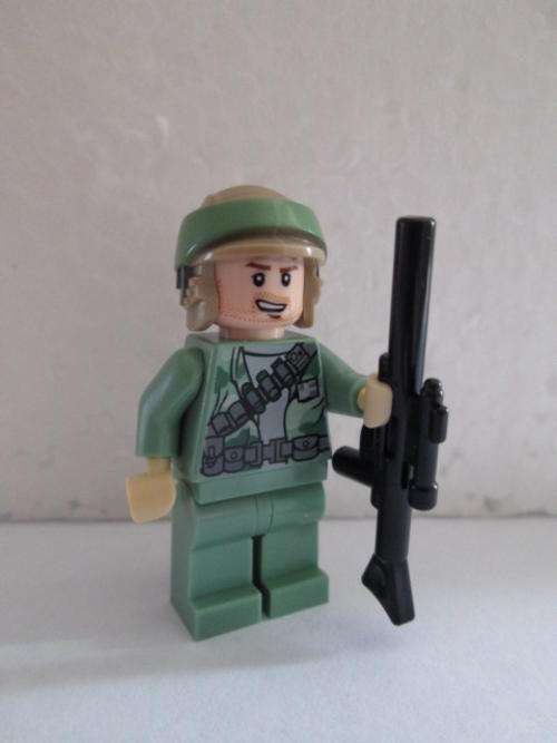 Endor Rebel Trooper (With Blaster Rifle) - Lego Star Wars Minifigures