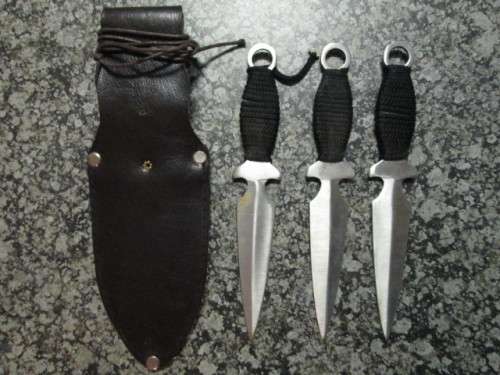 3 Balanced Throwing Knifes with leather pouch