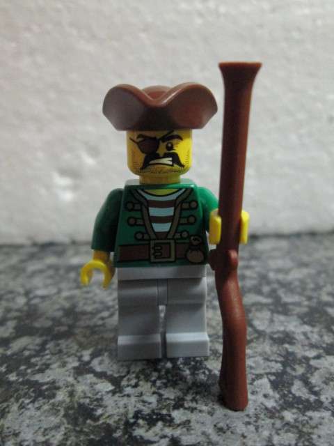 Pirate Gunner with Flint-stock Rifle - Lego Pirates Minifigure (Discontinued)