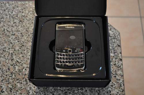 * Blackberry Onyx 9700 Bold Smartphone Unlocked with 3MP Camera - BRAND NEW *