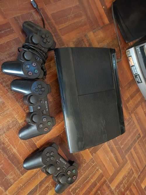 Playstation 3 With 32 Games Bundle 500GB Pre Owned with x3 Remotes